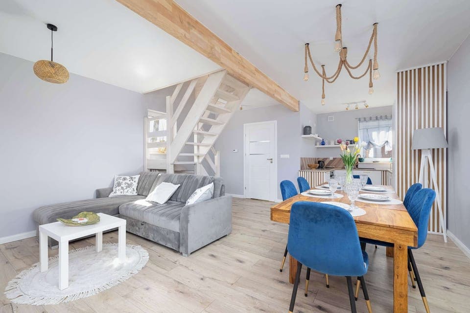 The living room is a spacious, bright interior that combines elegance with coziness. Calm colors and carefully selected accessories create an atmosphere ideal for relaxation.
