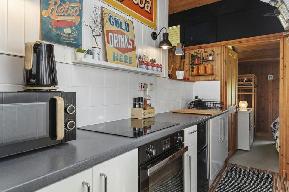 Induction hob, electric oven, microwave, kettle and work surfaces