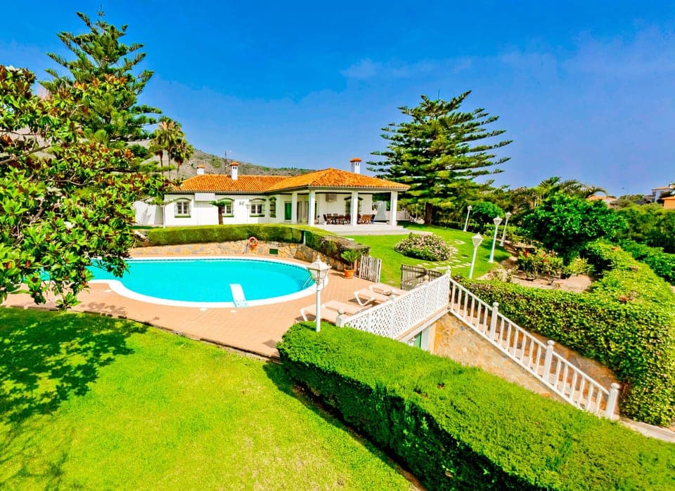 Luxurious holiday villa with pool in Torremolinos