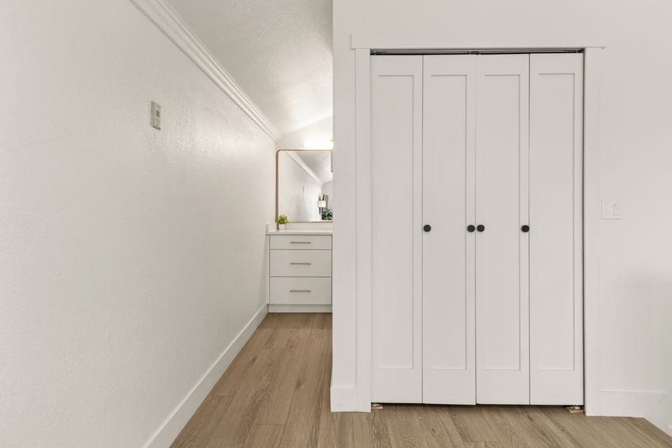 Upstairs Ensuite Bedroom #2 | Closet