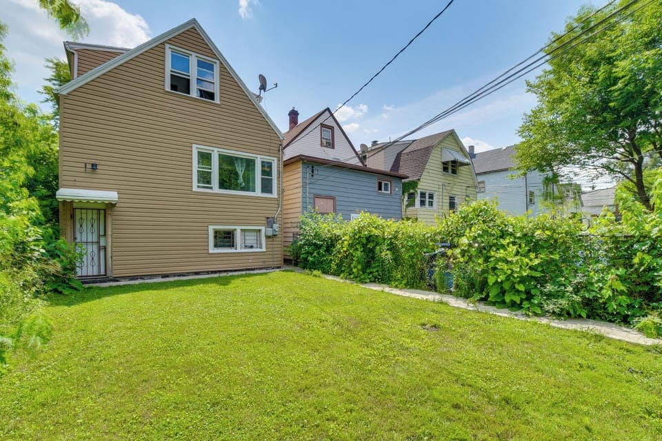 Chicago Vacation Rental | 2BR | 1BA | Stairs Required | 1,613 Sq Ft