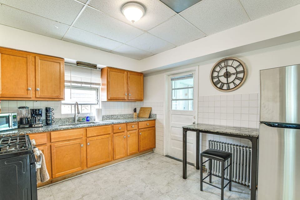 Kitchen | Blender | Drip Coffee Maker | Coffee & Tea Provided | Cooking Basics