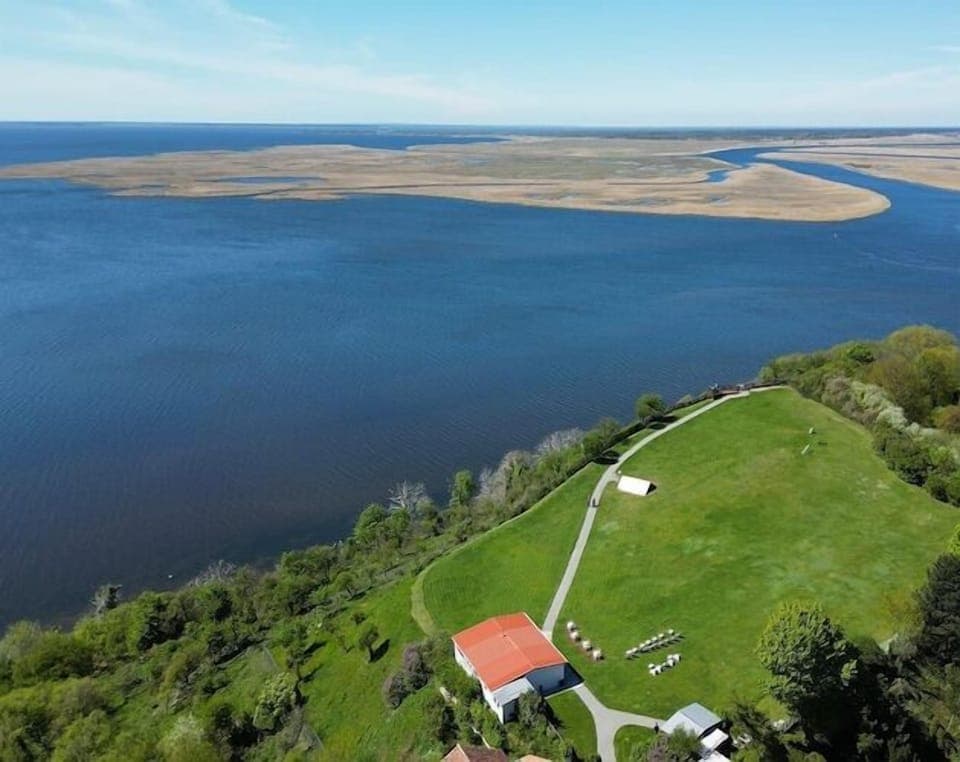 Immediate Surroundings [summer] (<1 km)