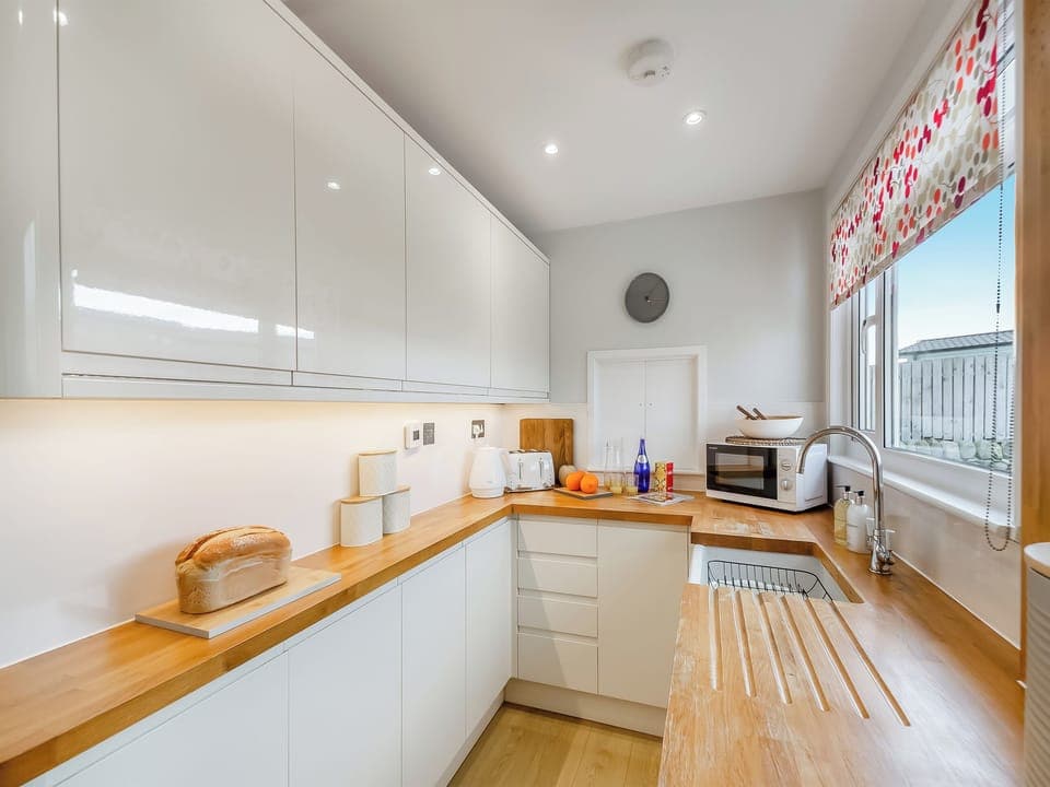 Kitchen | Swyn Y Don, Llandanwg, near Harlech