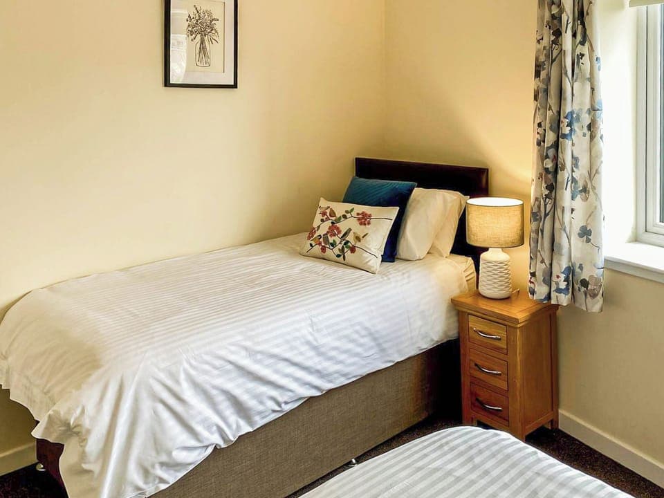 Twin bedroom | Copinsay - Shaalder Apartments, Kirkwall