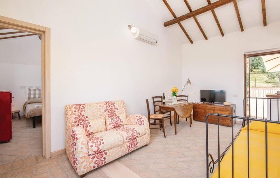 Autumn, Dining Room, Living Room, Spring, Summer