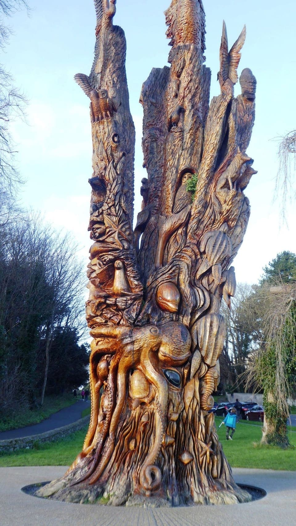 Carved artwork (10 min walk)