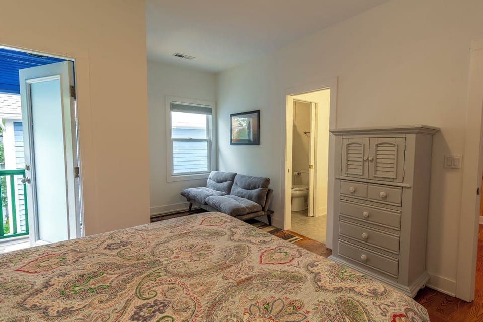 Second Level | Bedroom 5 | Queen | Futon | Attached Jack/Jill Ba