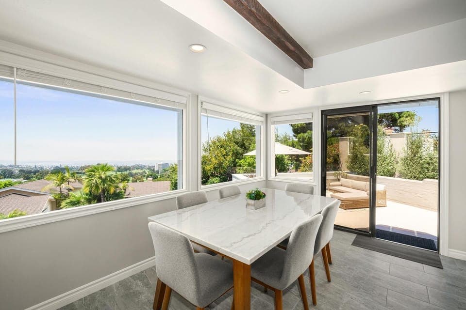 Natural Light & Coastal Ambiance