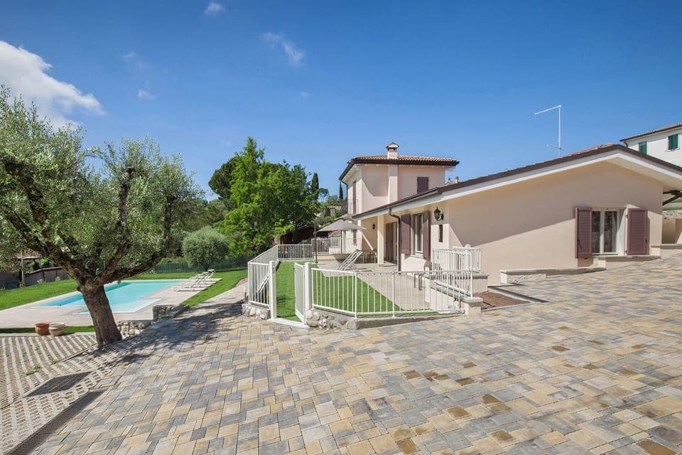 d12cb0dd-4211-4285-b6ac-cfda58f68f25