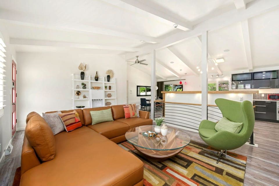 Living Area with Vaulted Ceilings | Great natural lighting!