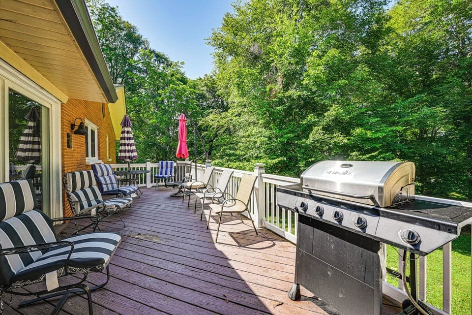 Vine Grove Vacation Rental | 5BR | 3BA | Step-Free Entry | 3,500 Sq Ft