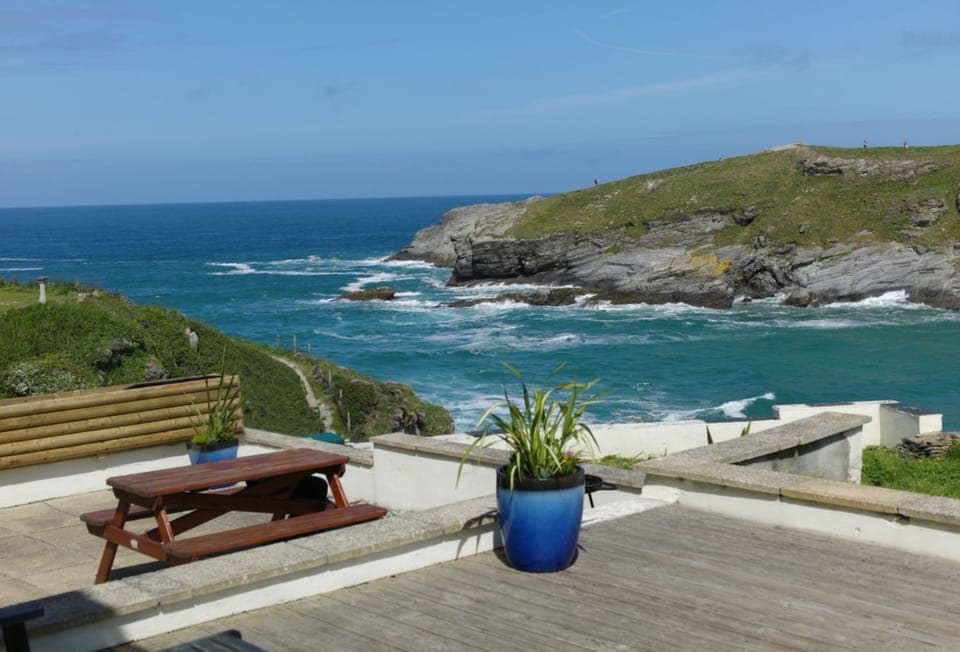 Surfside, Porth Newquay. A spacious and beautifully presented beachfront home perfectly positioned above the golden sands of Porth Beach in Newquay.