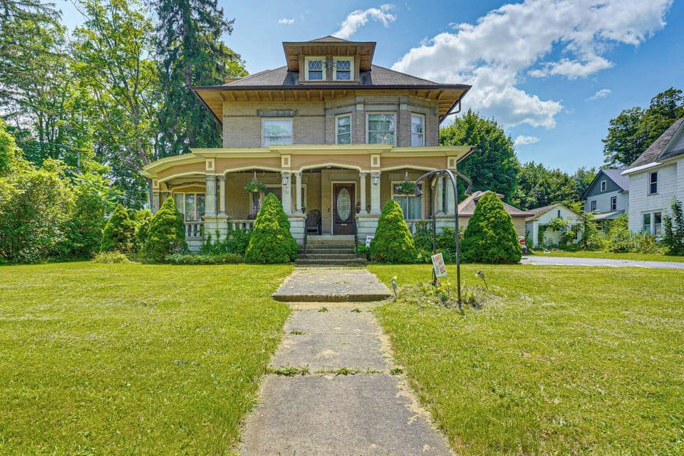 Salamanca Vacation Rental | 5BR | 5BA | 2,251 Sq Ft | Stairs Required