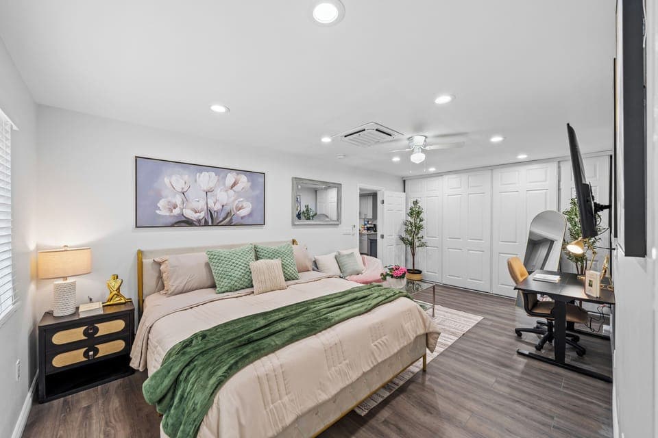 Simple and cozy—perfect for a good night’s sleep after a busy day.