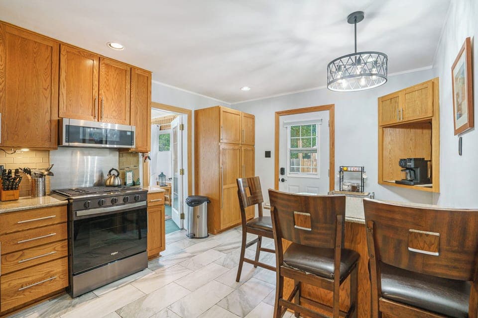 Come on in and enjoy this awesome kitchen!