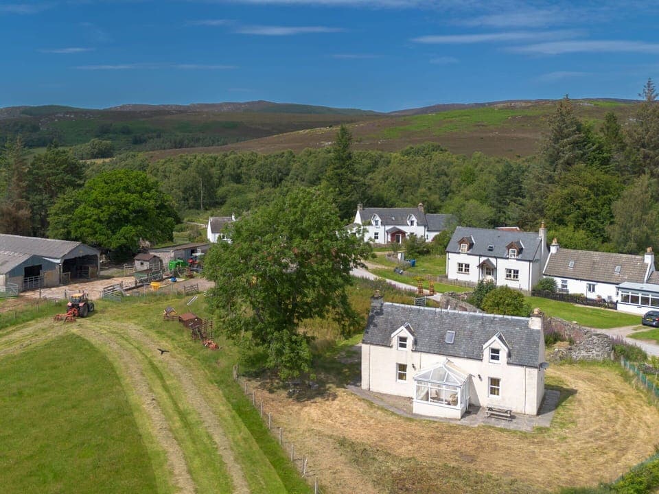 Grass, House, Cottage, Roof, Shrub, Home, Rural Area, Landscape, Highland, Grassland