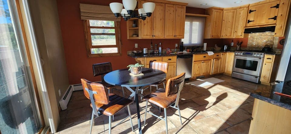 Kitchen dining