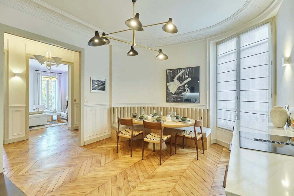 Cuisine entièrement équipée avec espace repas