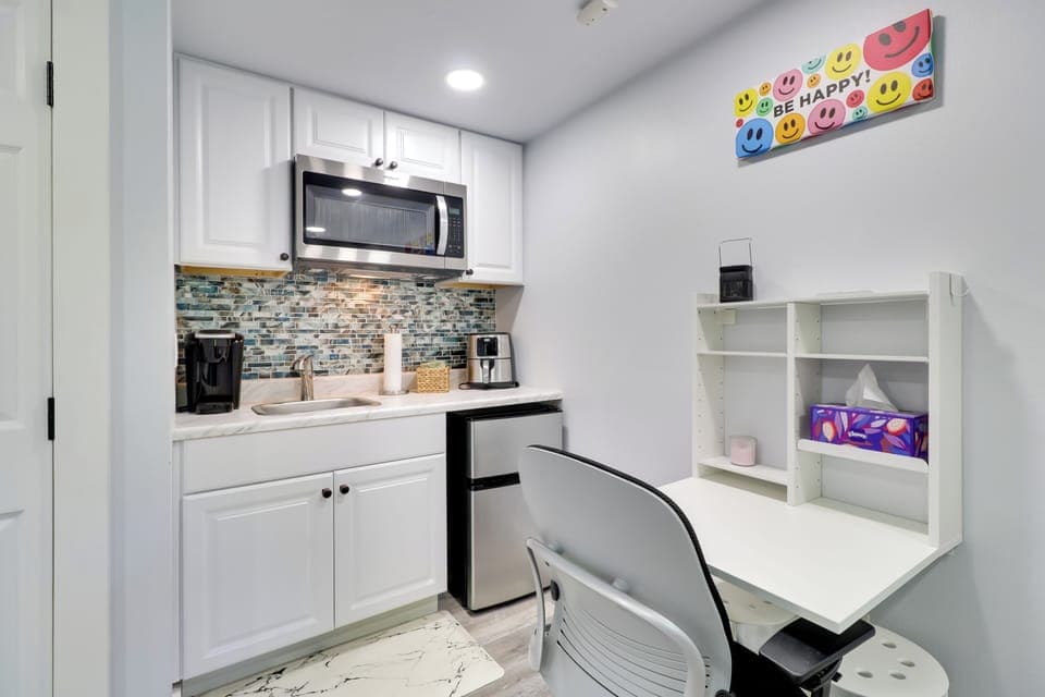 Kitchenette | Microwave | Air Fryer