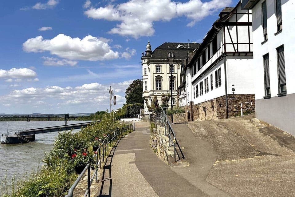 Die asphaltierte Rheinstrecke eignet sich ideal für kurze und lange Strecken in Richtung Koblenz oder Neuwied!