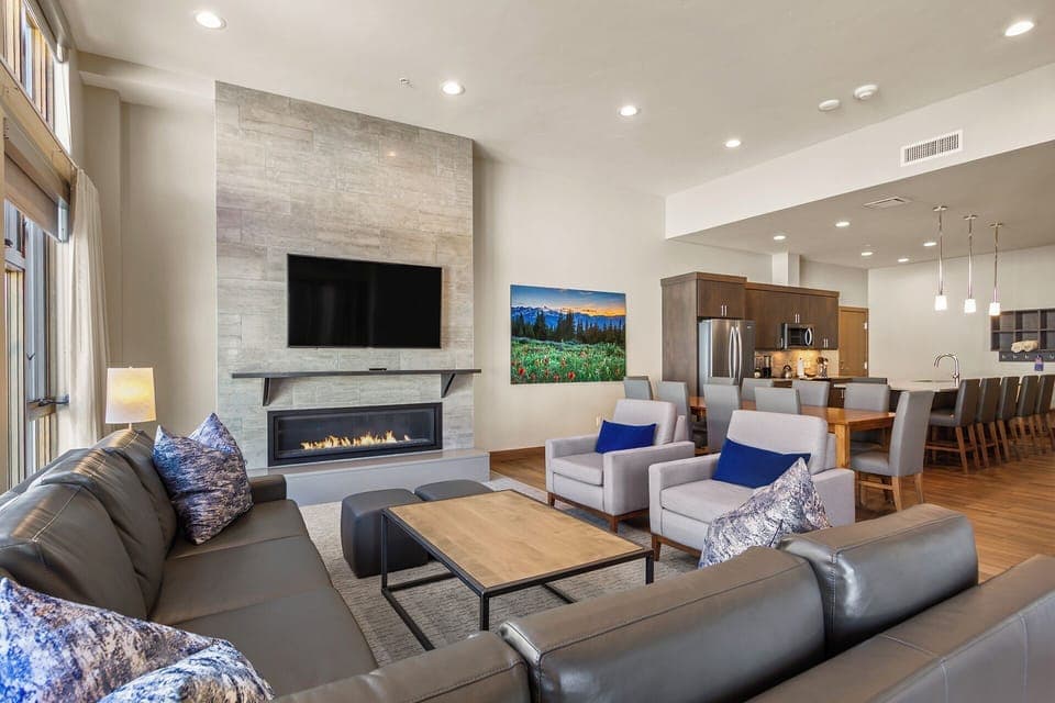 Living Room with fireplace