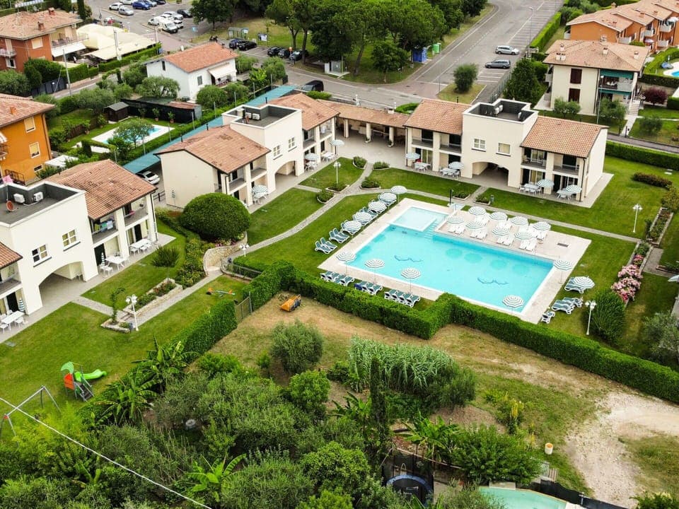 Building, Property, Plant, Nature, Window, Swimming Pool, Urban Design, Tree, Grass, Leisure