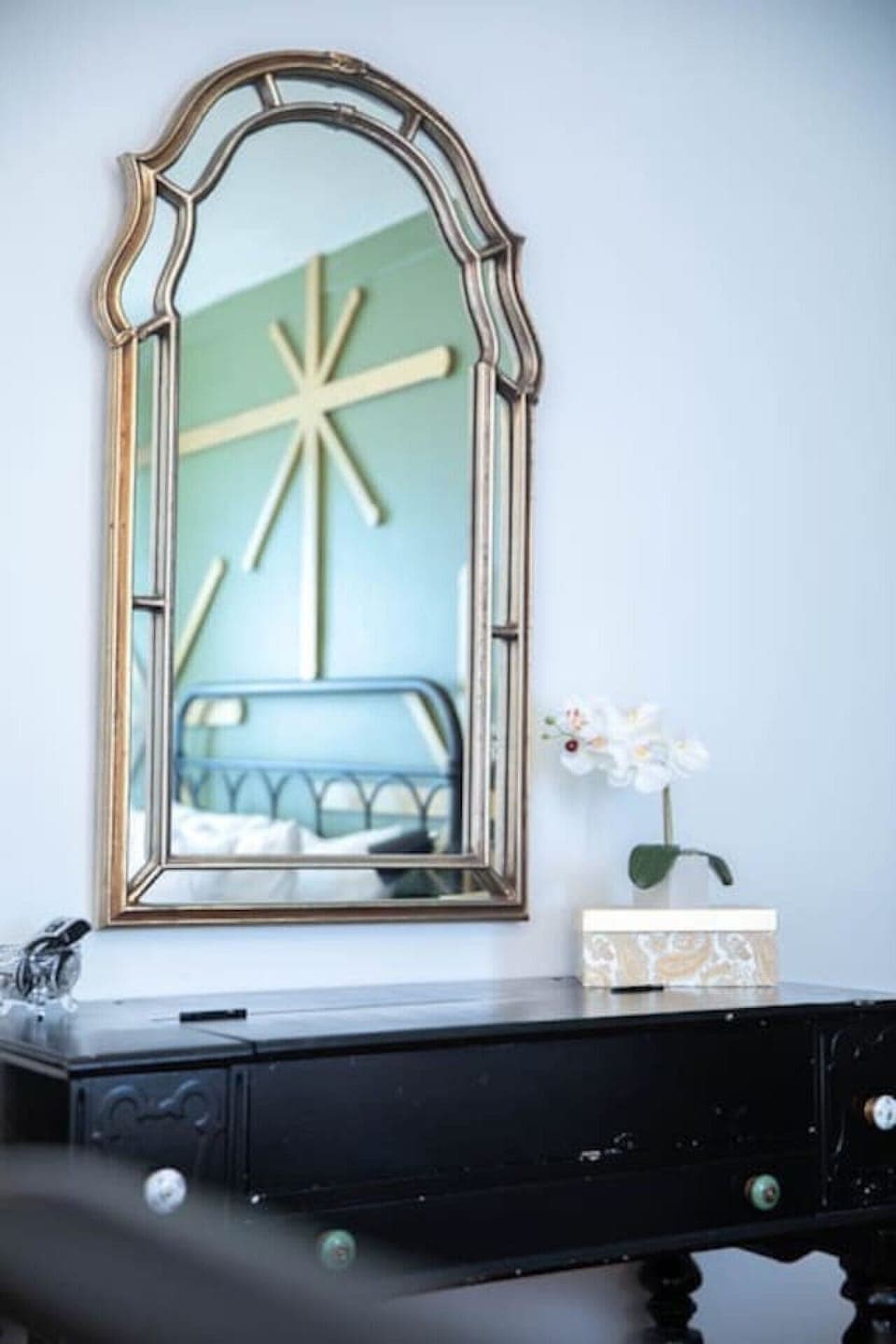 We love vintage finds and we have decorated this apartment with plenty of unique pieces.