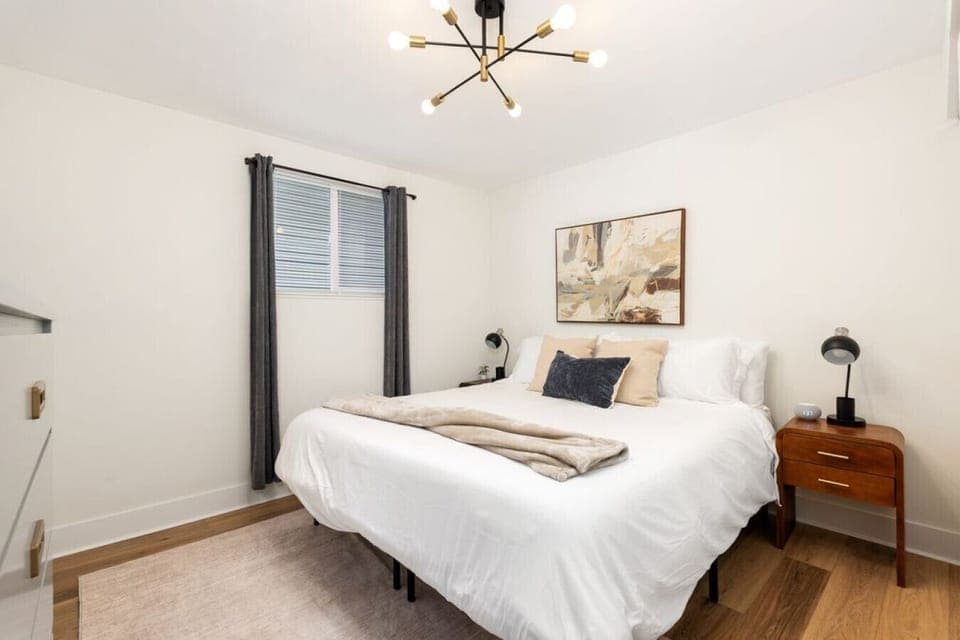 King Bedroom with En Suite Bathroom