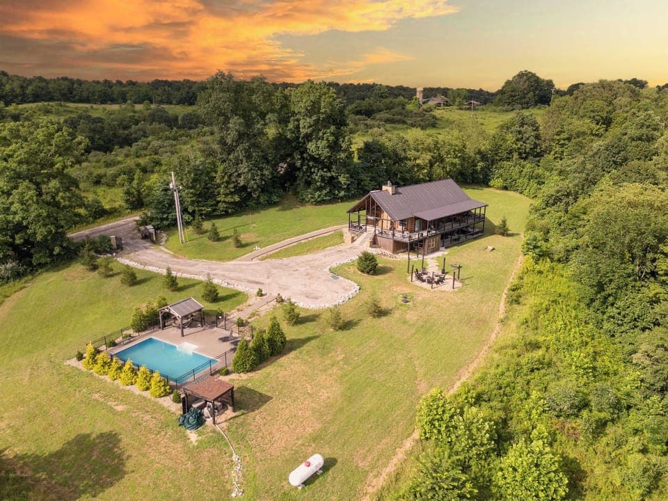 Welcome to Your Ultimate Hocking Hills Getaway! Nestled in nature with fun-filled amenities for all ages! 