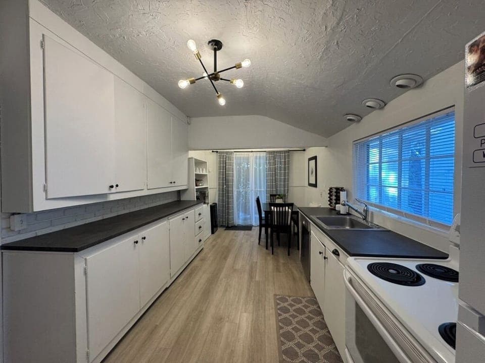 Your full kitchen: oven, fridge, microwave, toaster, dishwasher, coffee & dining