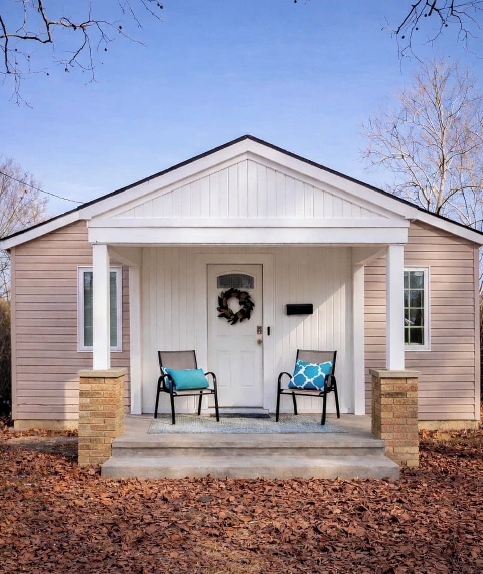 Cozy retreat in town, perfect for a stay in Mena AR!