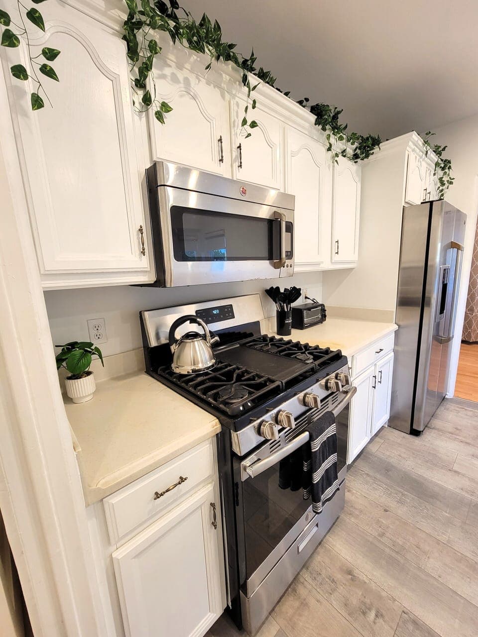 FULL KITCHEN