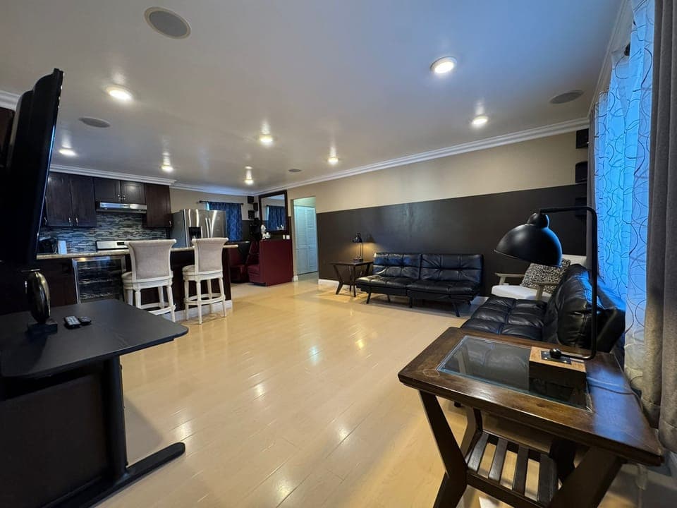 PRIVATE LIVING ROOM