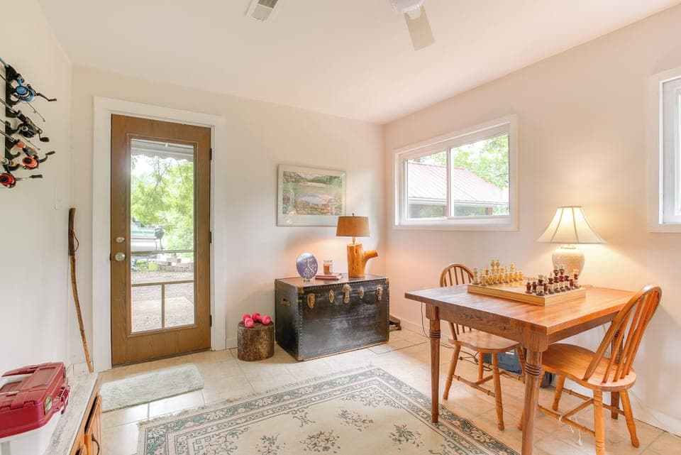 Leisure Room | Fishing Poles | Books | Board Games