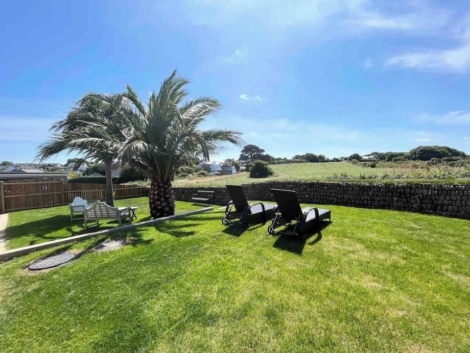 Gorgeous garden with rural views 