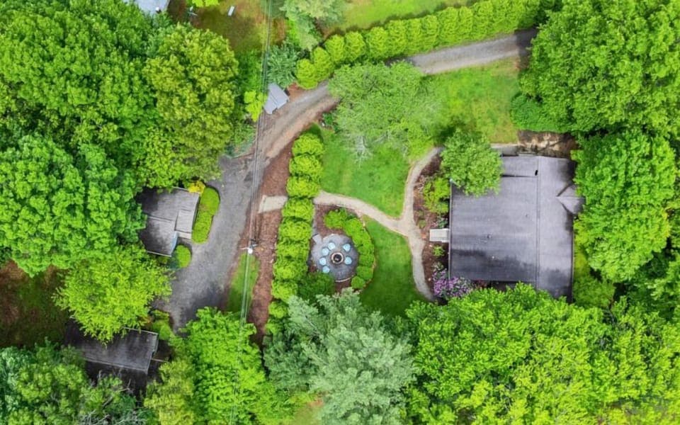 Room for everyone with space to breathe- private lawn with community fire pit- firewood included!