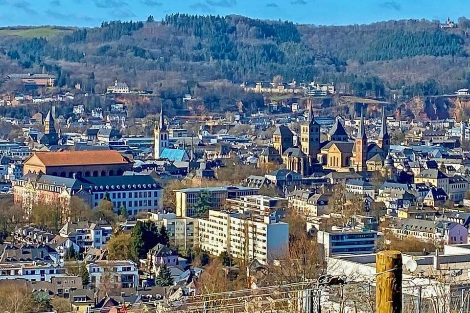 Region [summer] (>5 km)