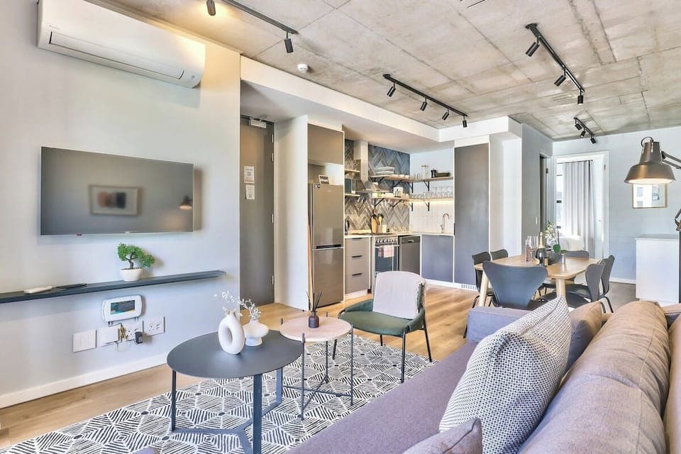 Trendy  SeaPoint  WiFi  Secure Parking (9539)