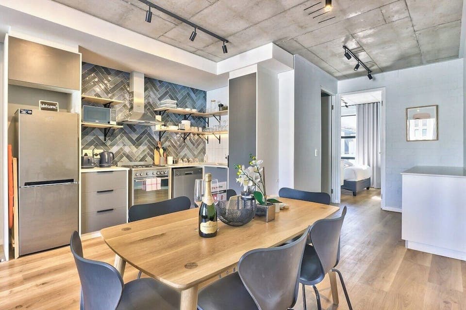 Trendy  SeaPoint  WiFi  Secure Parking (9534)