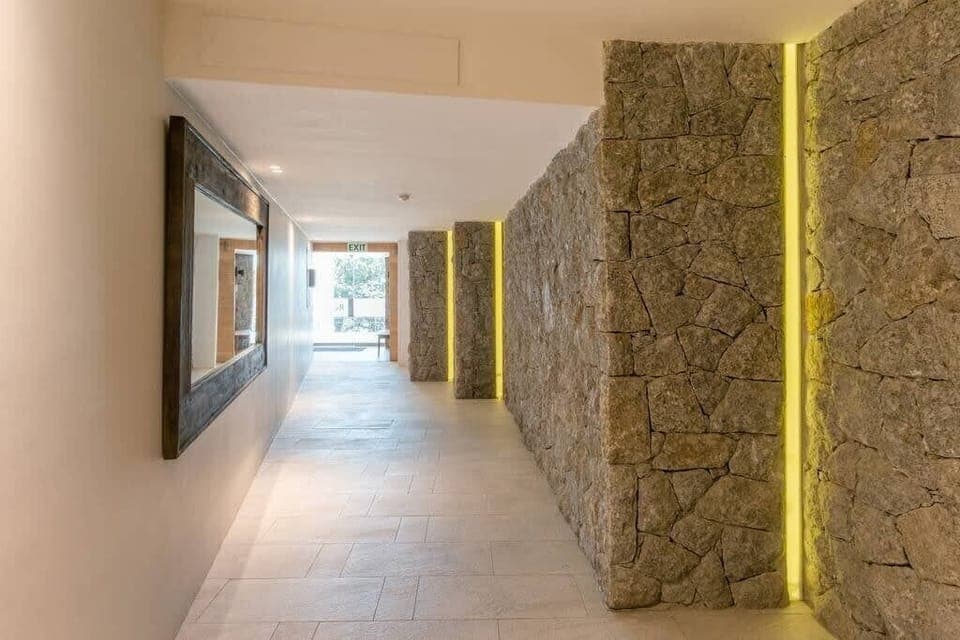 Beachfront Camps bay Apartment with parking ! (11563)