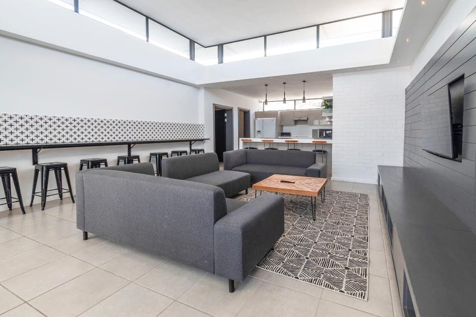 Metropole Private Room with Shared Amenities (23421)