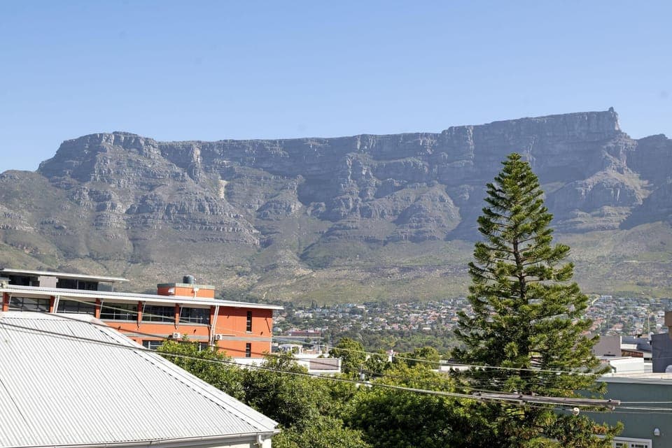 Bo-Kaap 2BD Beauty w/Patio&Views (25489)