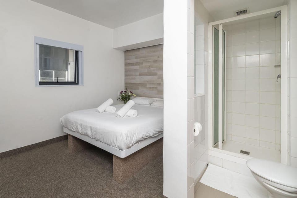 Metropole Private Room in Social Setting (23445)