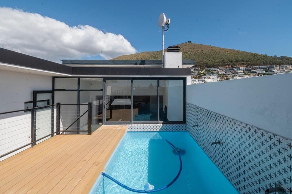 Metropole Green Point -Private Room 2nd Floor Stay (24082)