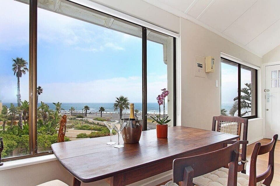 Ocean views. Beach front 4 sleeper Great Location (2103)