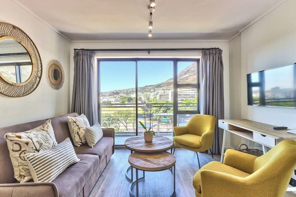 Beautiful natural light from the large glass balcony doors, with the mountain view in the background!