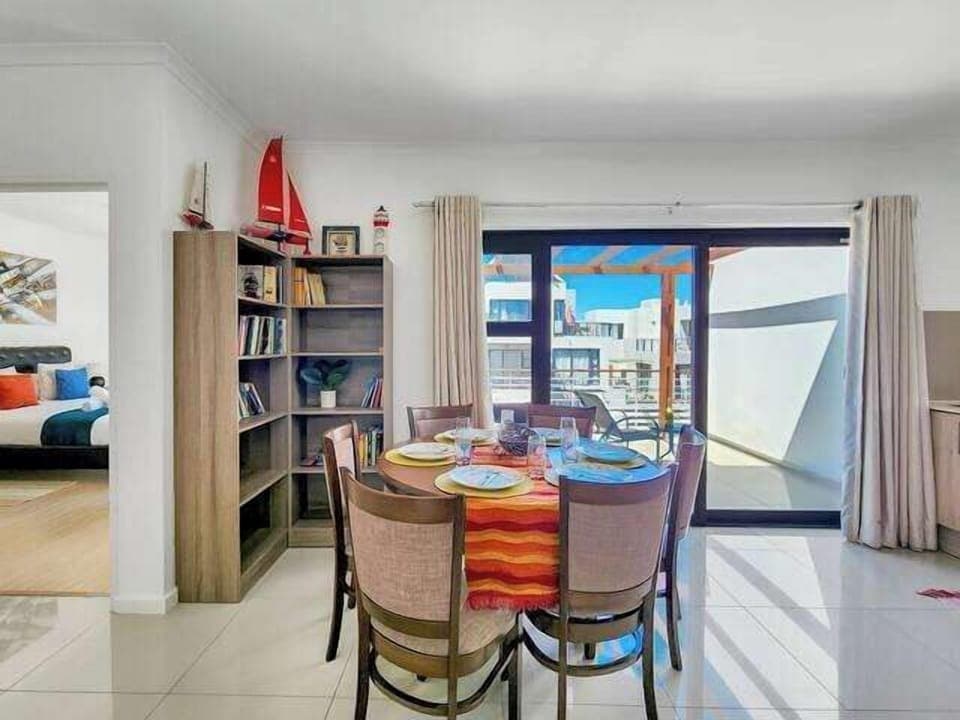 Beach-side, tranquil coastal retreat apartment (11618)