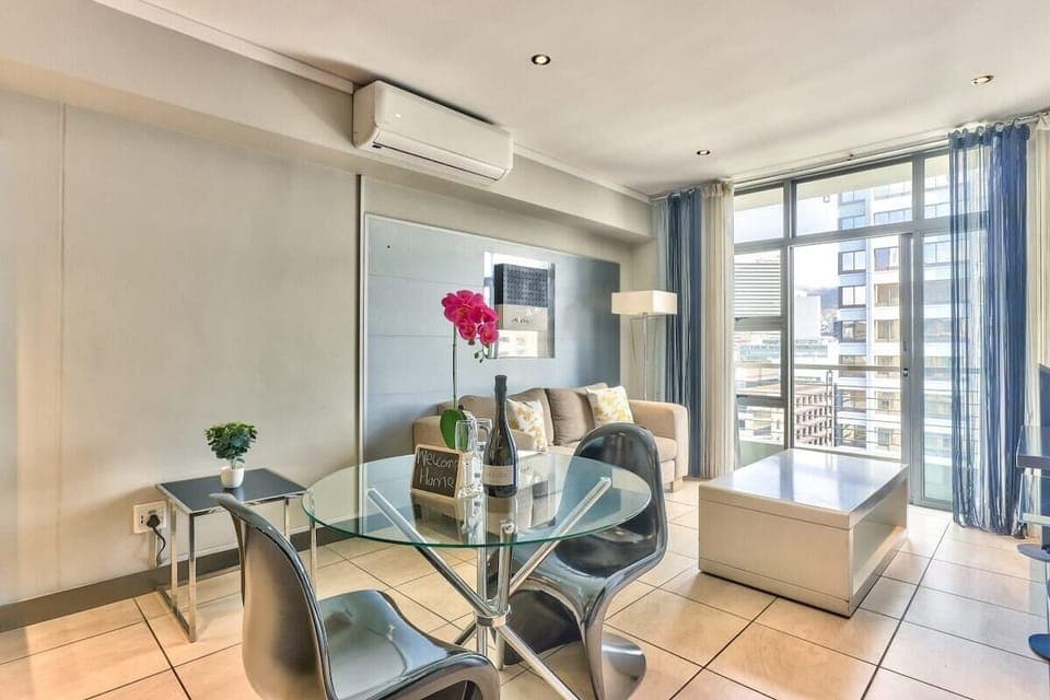 Studio close to V&A w Pool, Parking, Gym, Fast WIF (3528)