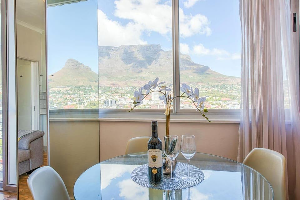 Modern Two-Bed Apartment with Table Mountain Views (29324)